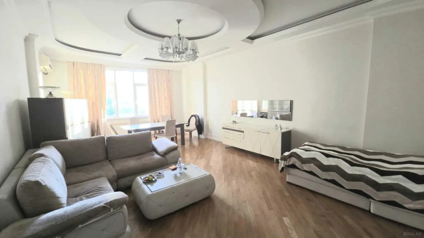Satılır 4 otaqlı mənzil 184 m²