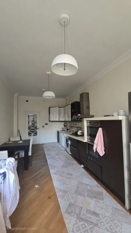 Satılır 4 otaqlı mənzil 184 m²