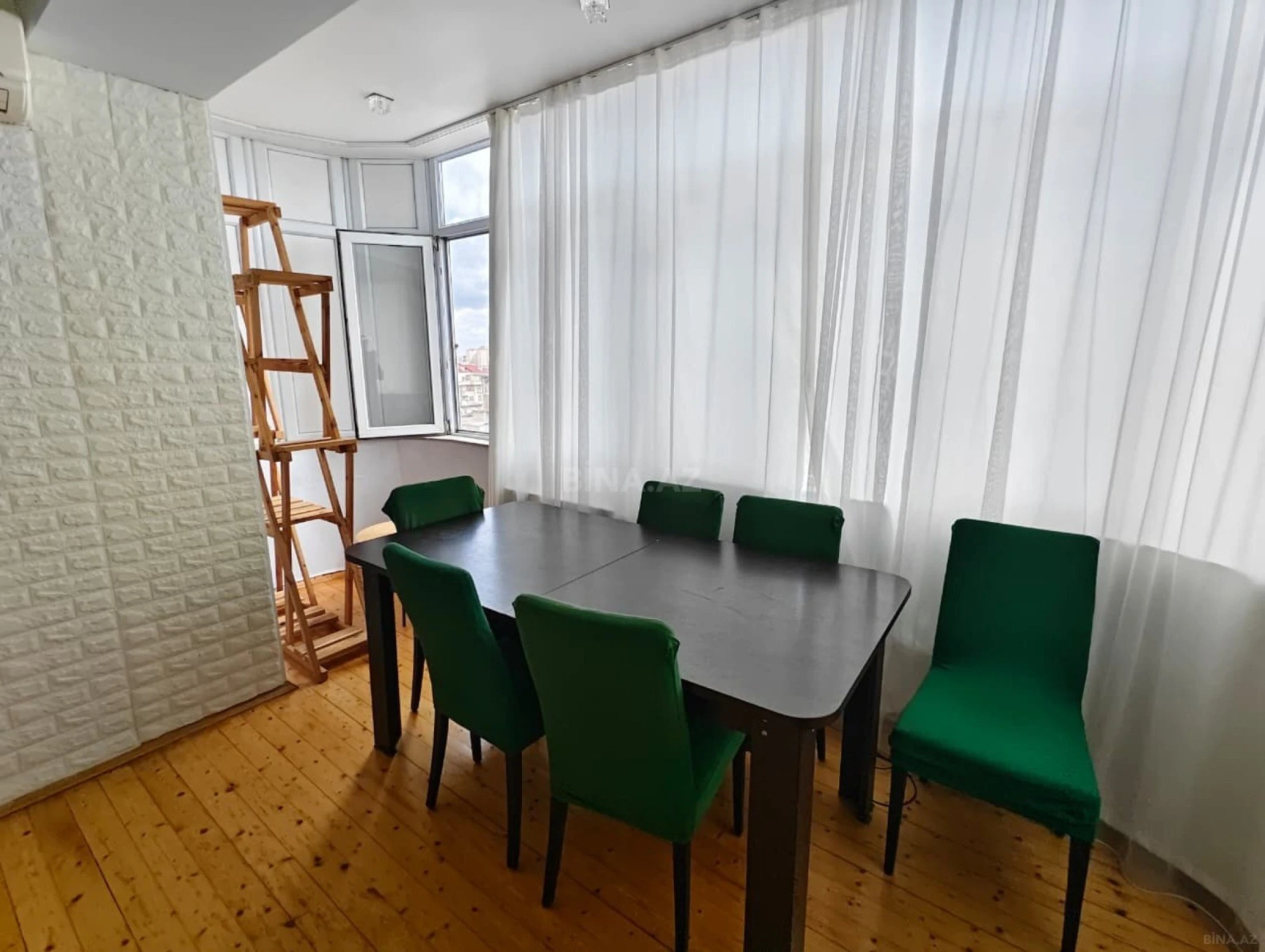 Satılır 3 otaqlı mənzil 102 m²