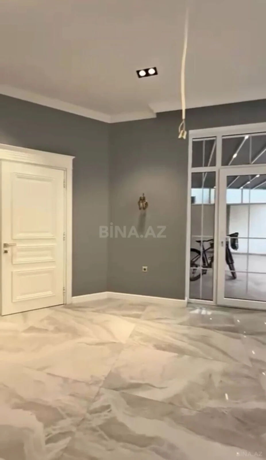 Satılır 5 otaqlı həyət evi 350 m²