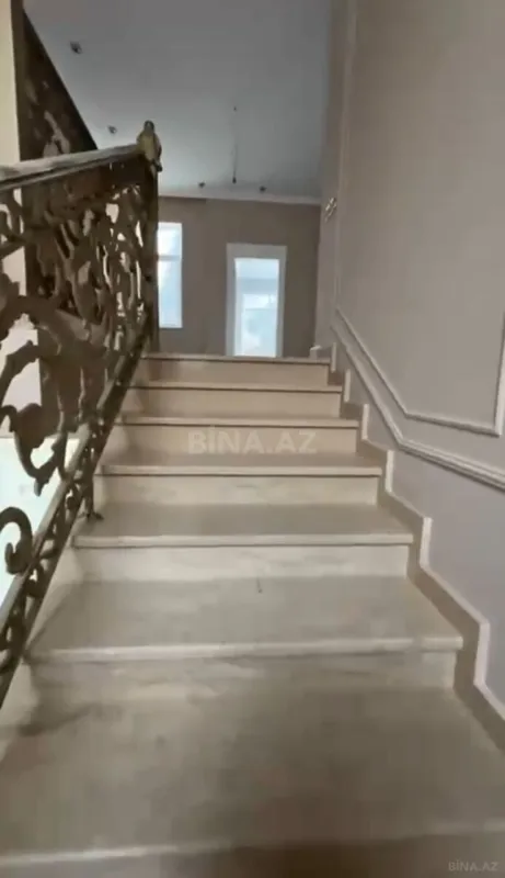 Satılır 5 otaqlı həyət evi 350 m²