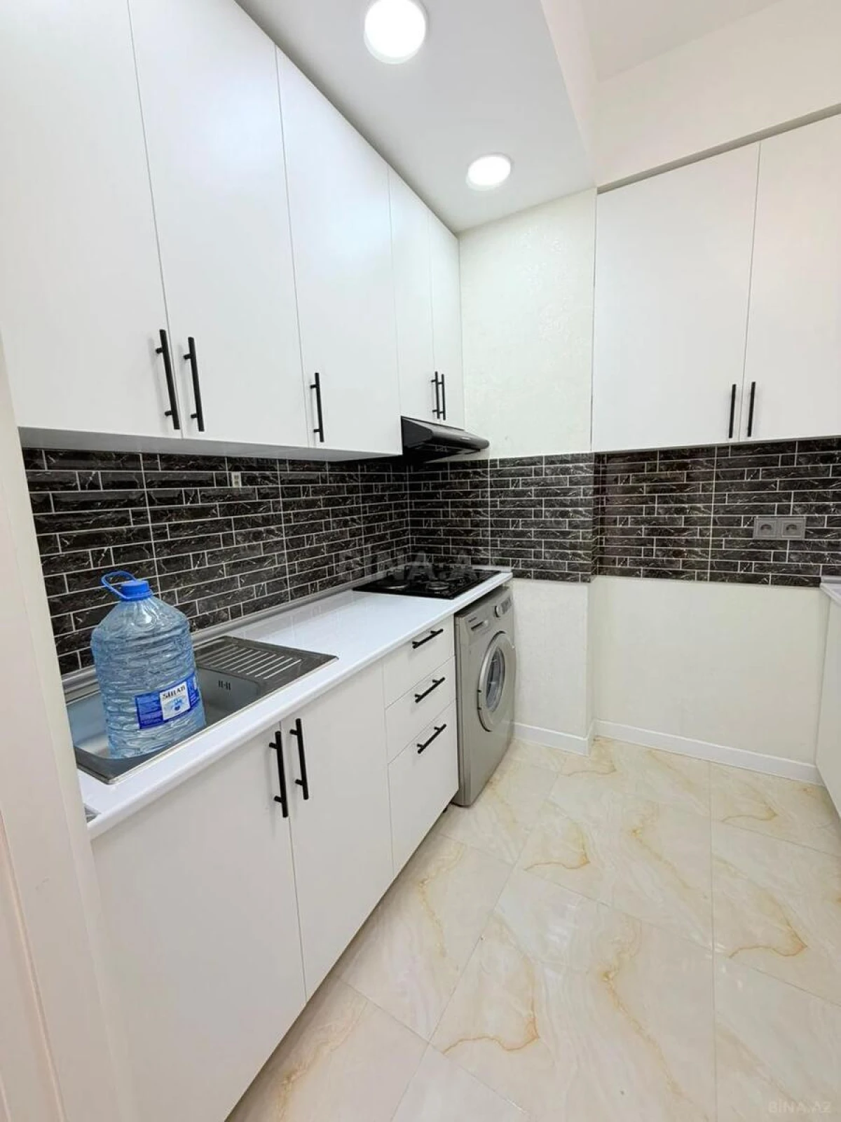 Satılır 2 otaqlı mənzil 65 m²