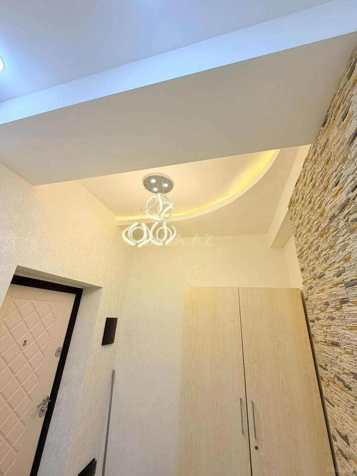 Satılır 2 otaqlı mənzil 65 m²