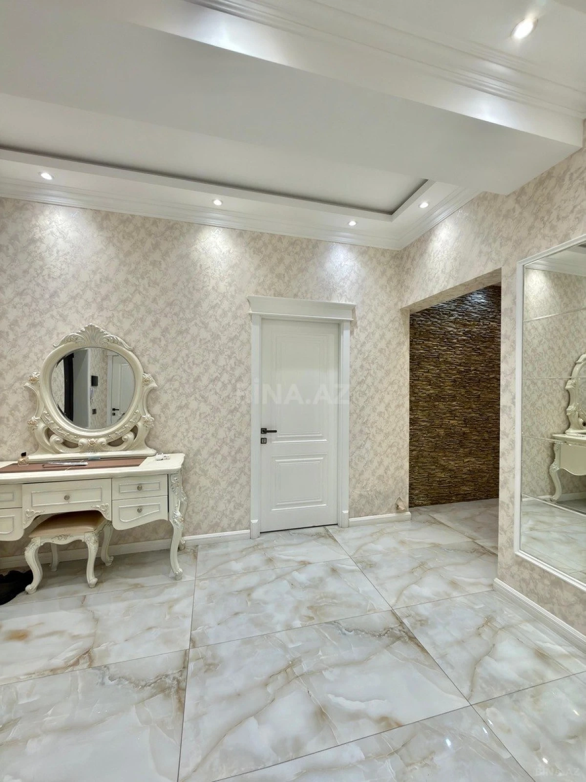 Satılır 3 otaqlı mənzil 116 m²