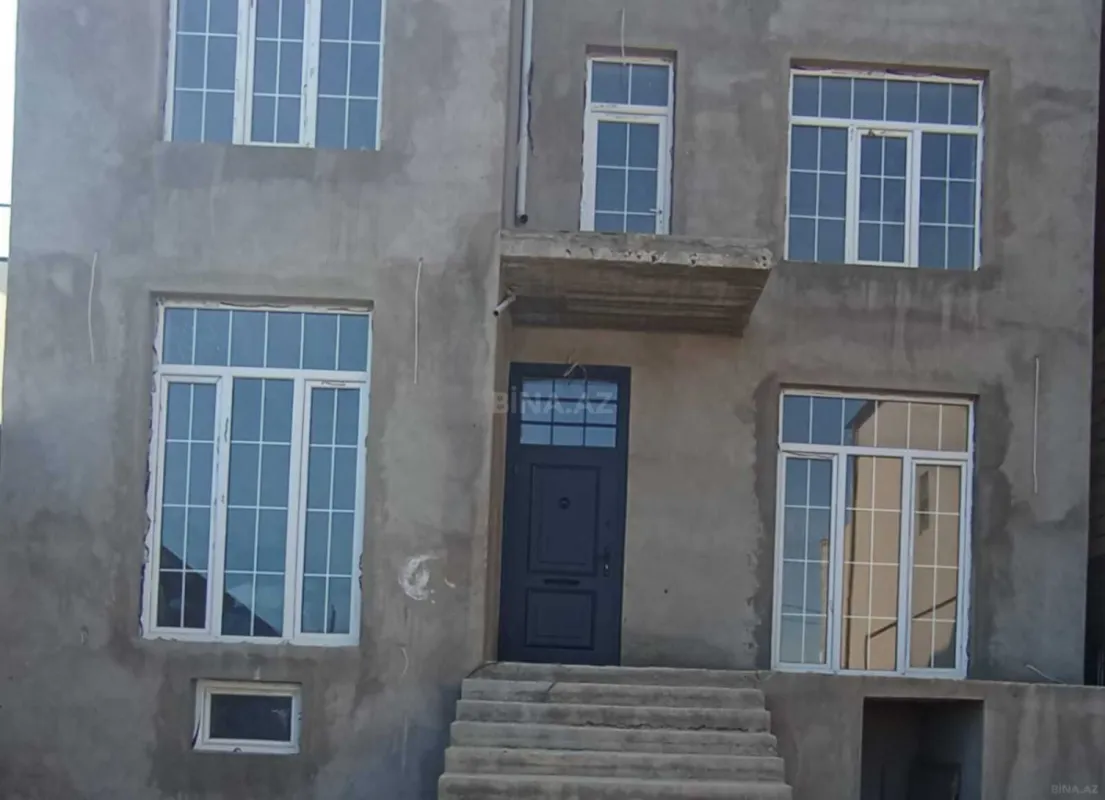 Satılır 5 otaqlı həyət evi 305 m²
