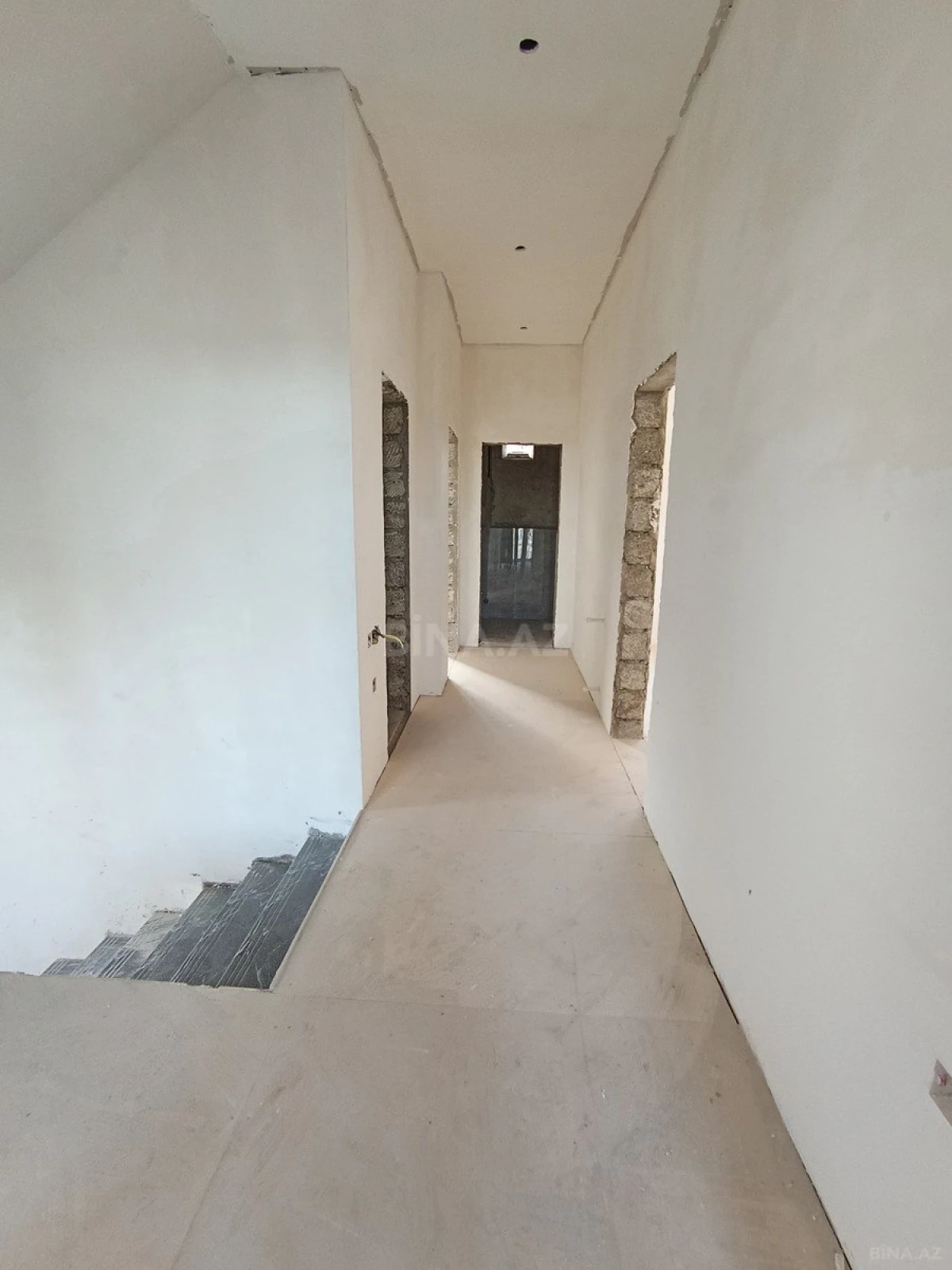 Satılır 5 otaqlı həyət evi 305 m²