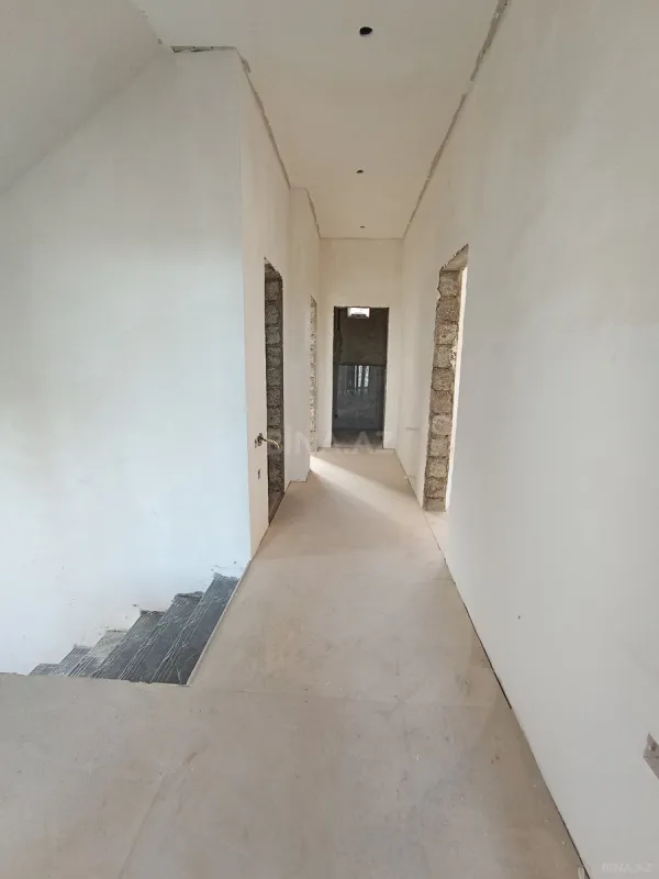 Satılır 5 otaqlı həyət evi 305 m²