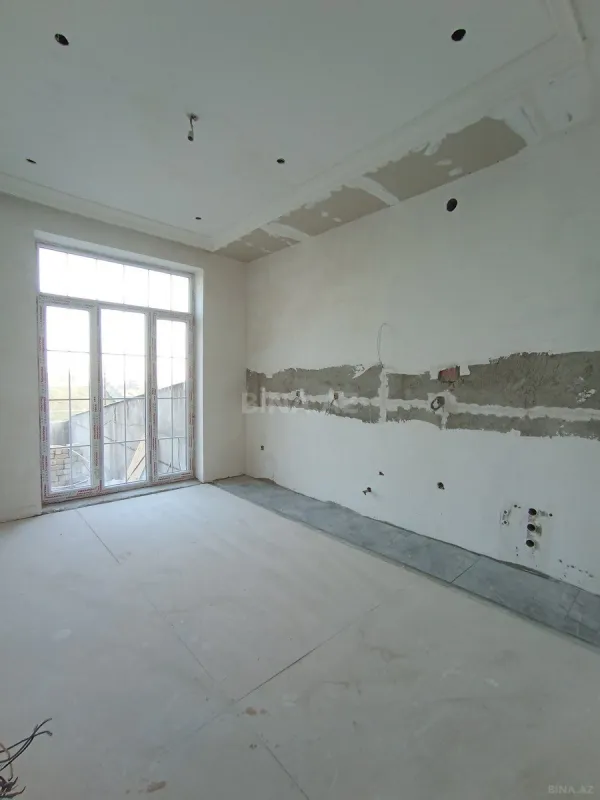 Satılır 5 otaqlı həyət evi 305 m²