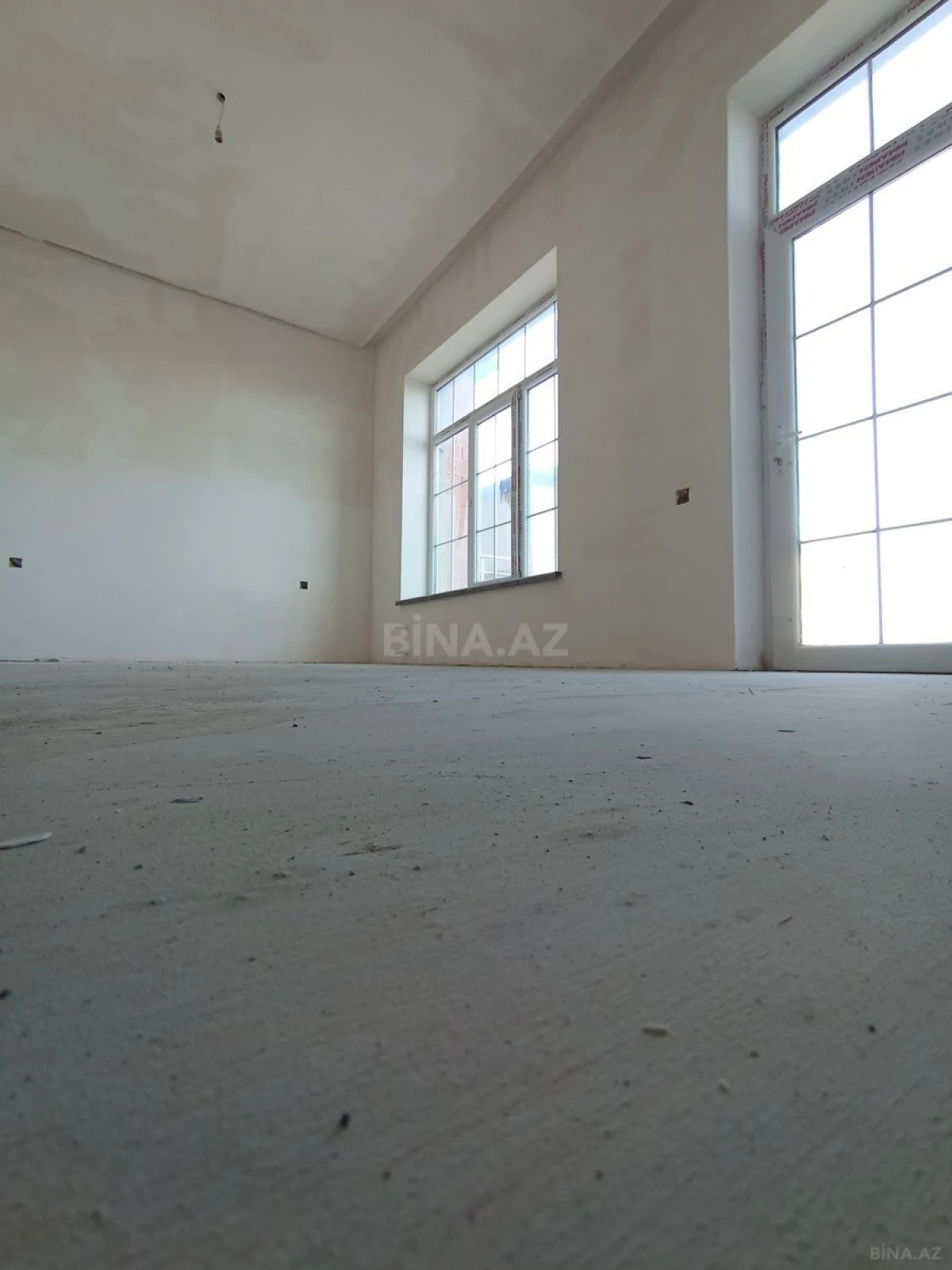 Satılır 5 otaqlı həyət evi 305 m²