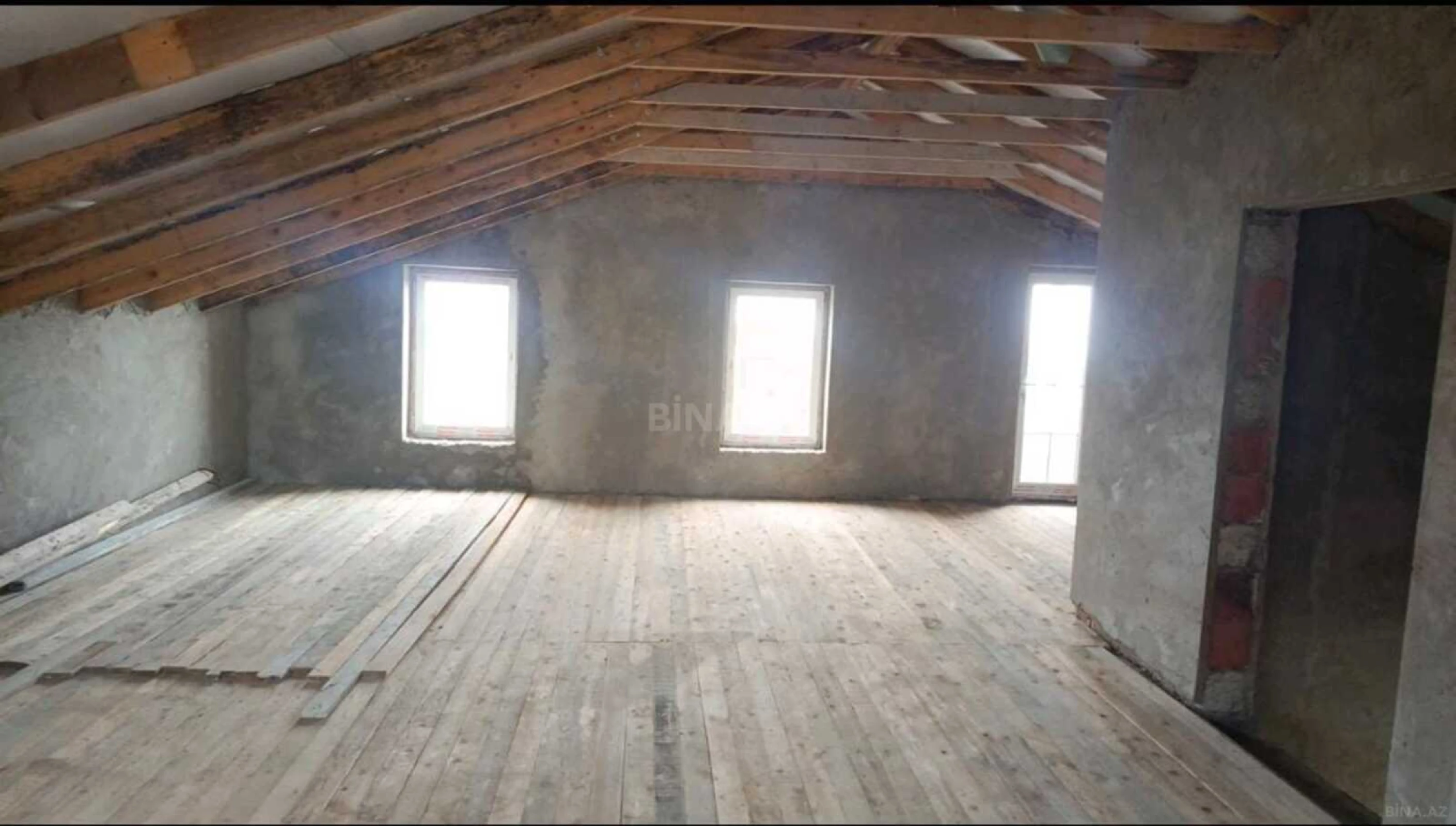 Satılır 5 otaqlı həyət evi 305 m²