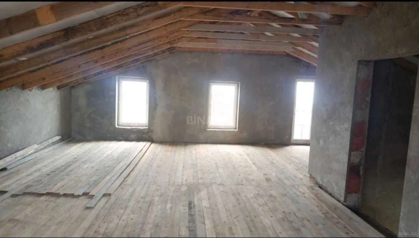 Satılır 5 otaqlı həyət evi 305 m²