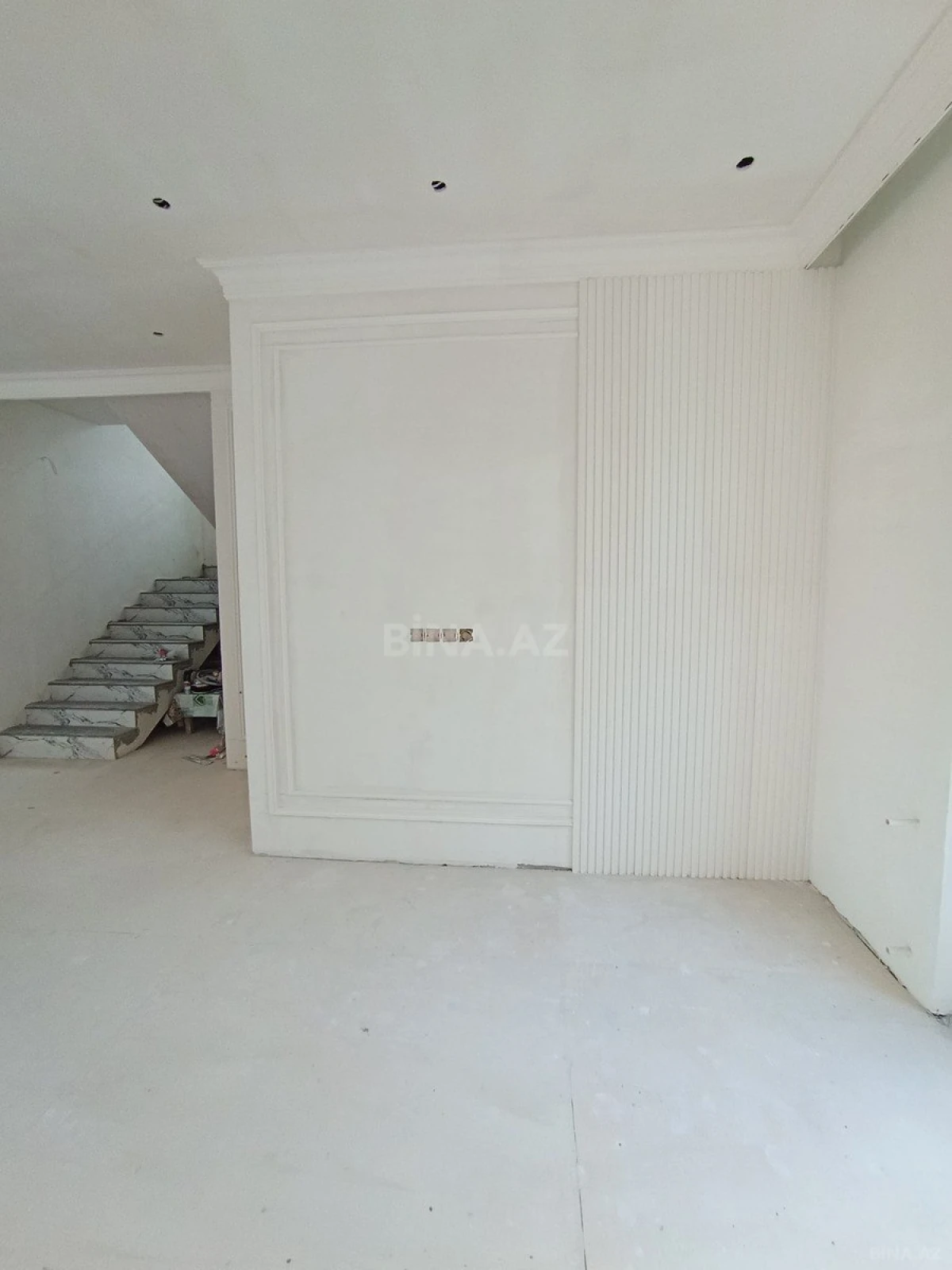 Satılır 5 otaqlı həyət evi 305 m²
