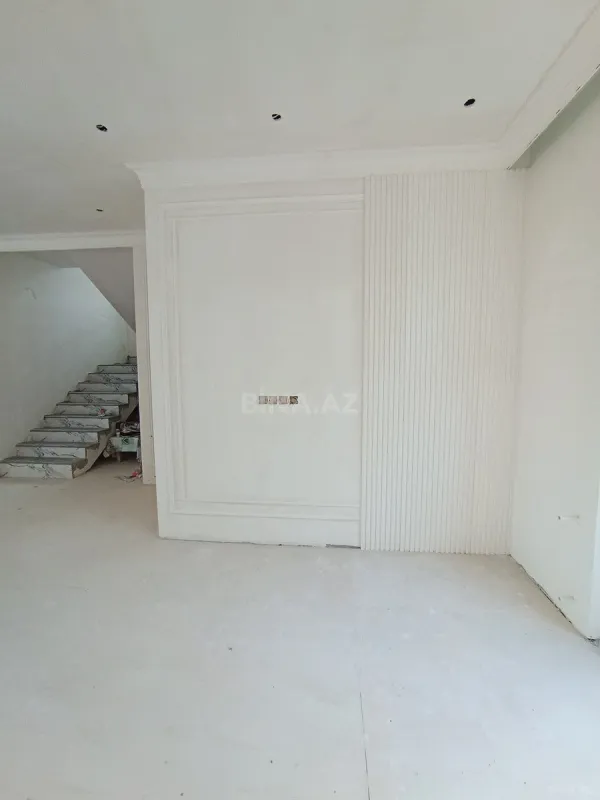 Satılır 5 otaqlı həyət evi 305 m²