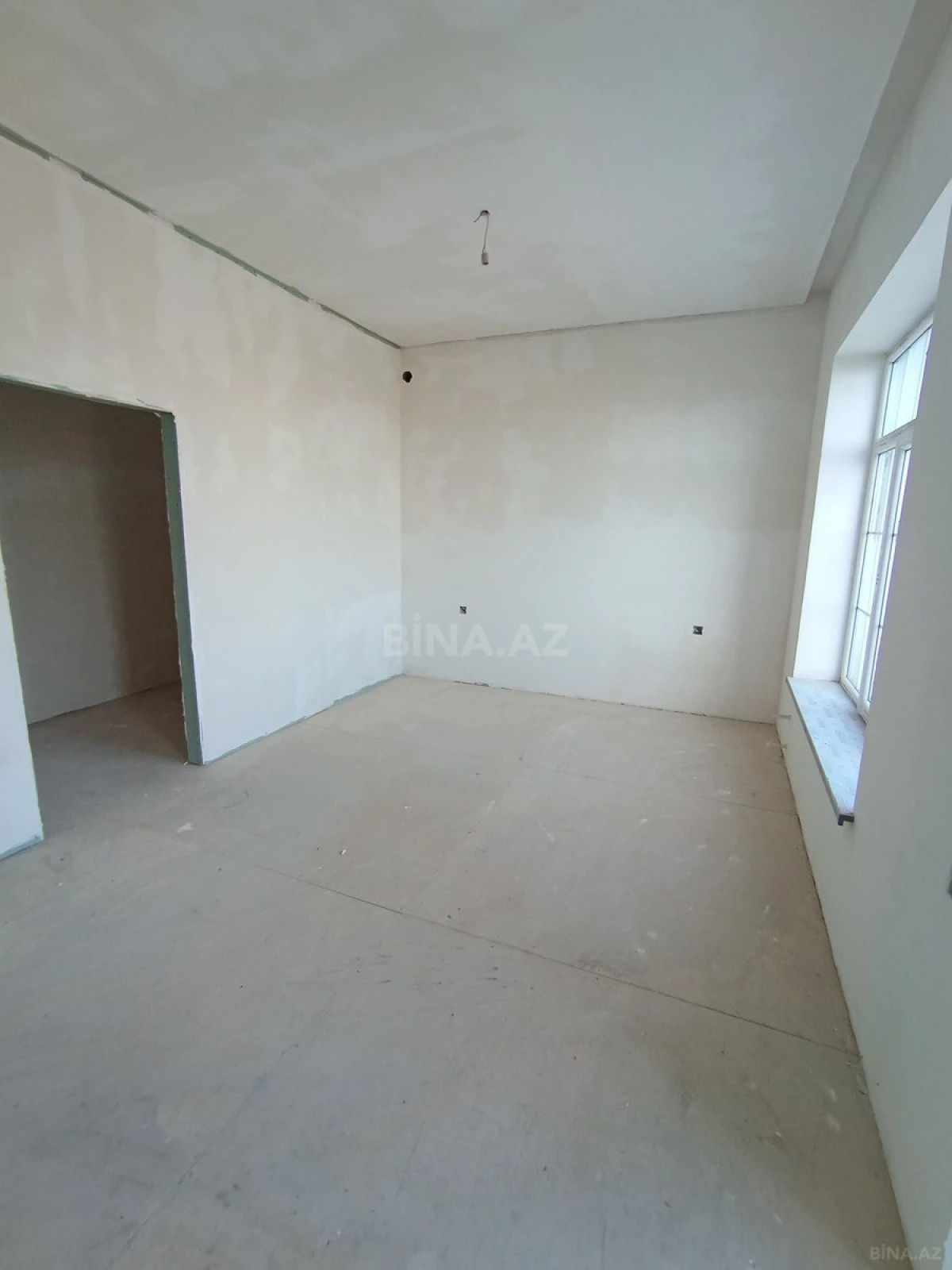 Satılır 5 otaqlı həyət evi 305 m²