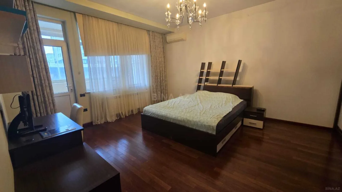 Satılır 3 otaqlı mənzil 157 m²