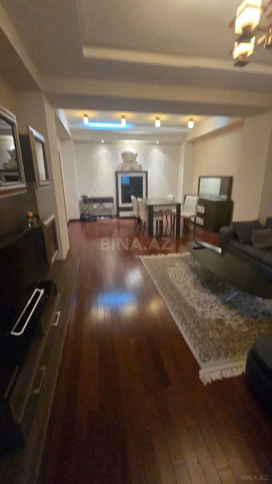 Satılır 3 otaqlı mənzil 157 m²