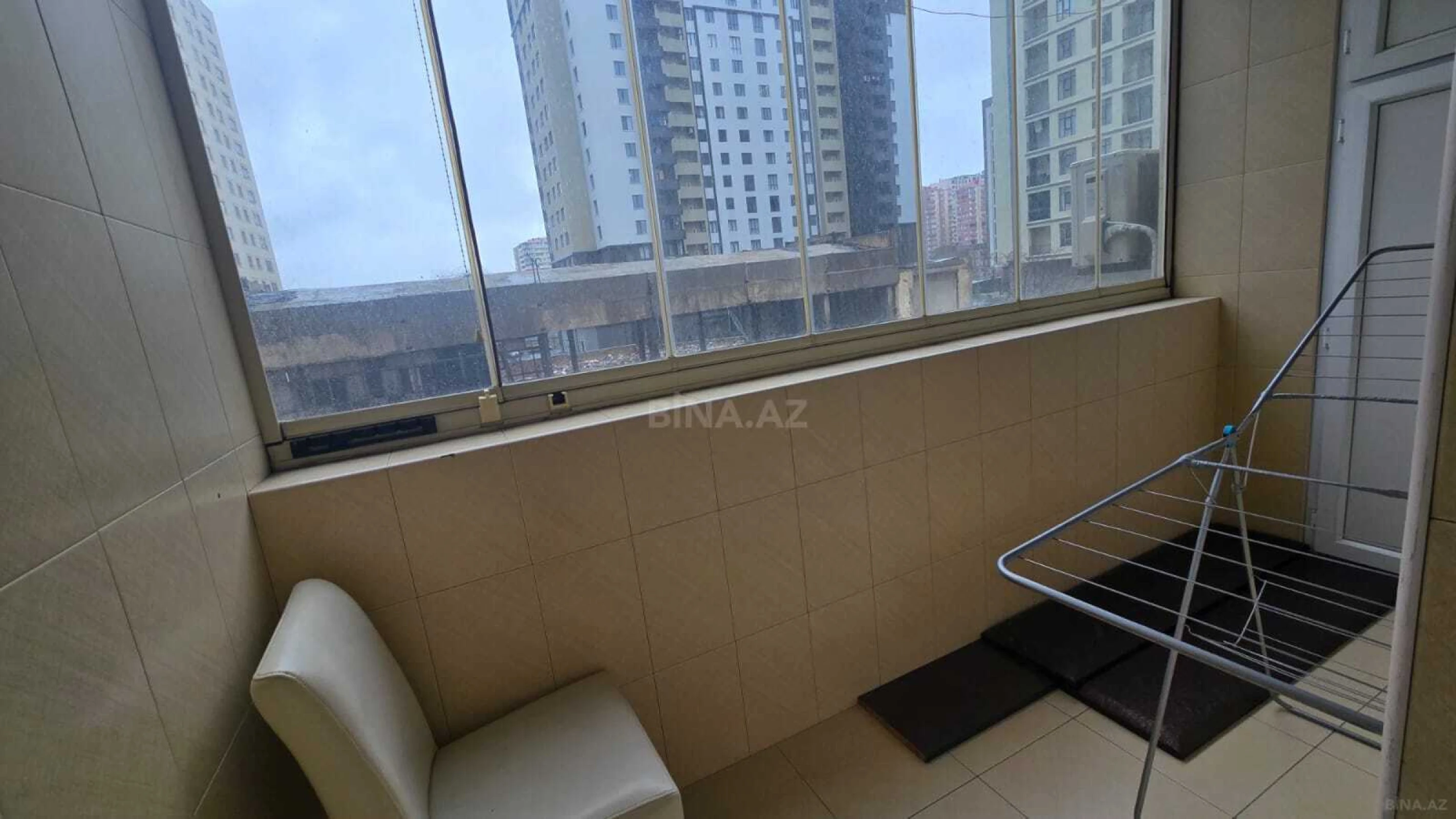 Satılır 3 otaqlı mənzil 157 m²