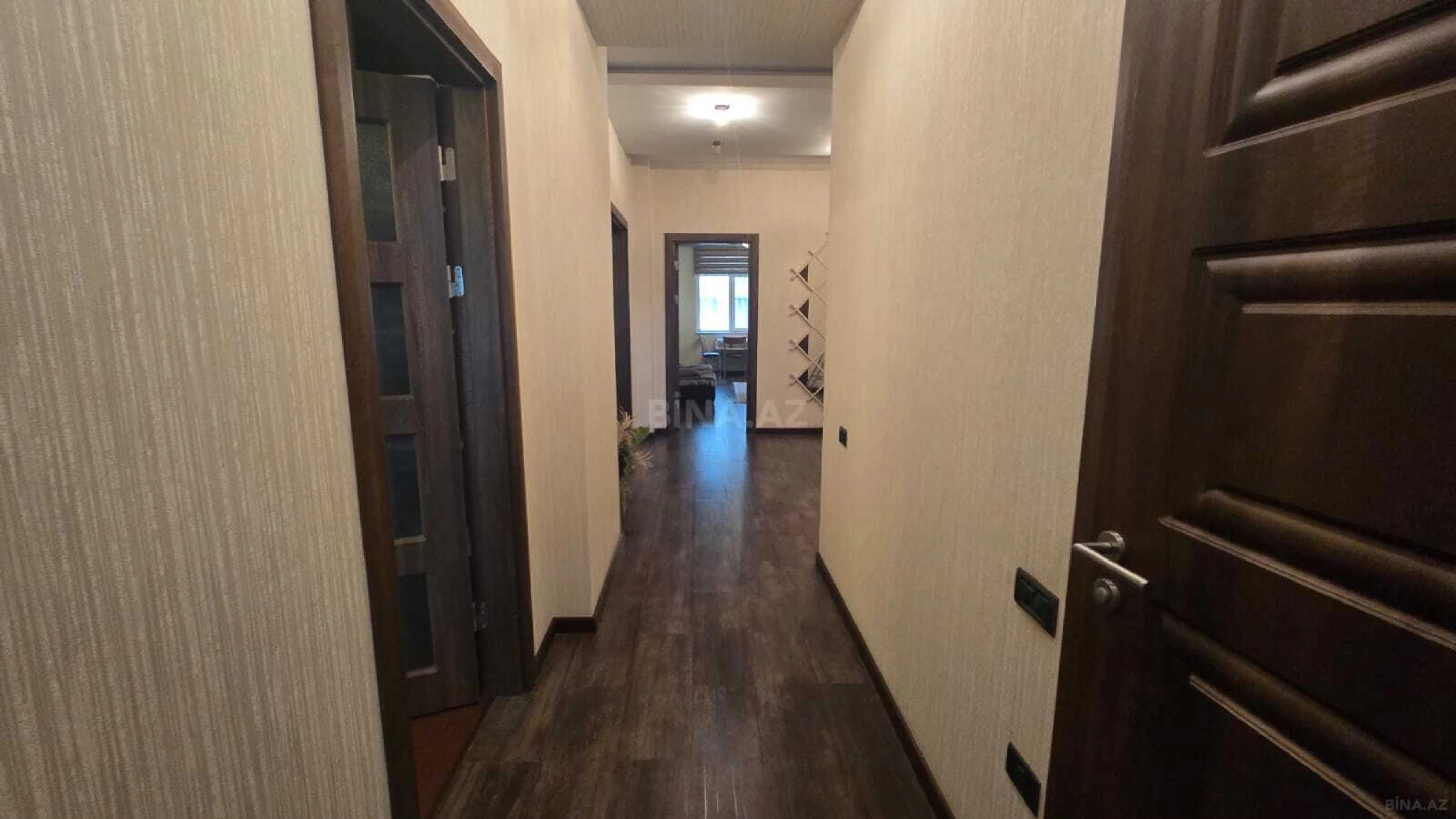 Satılır 3 otaqlı mənzil 157 m²