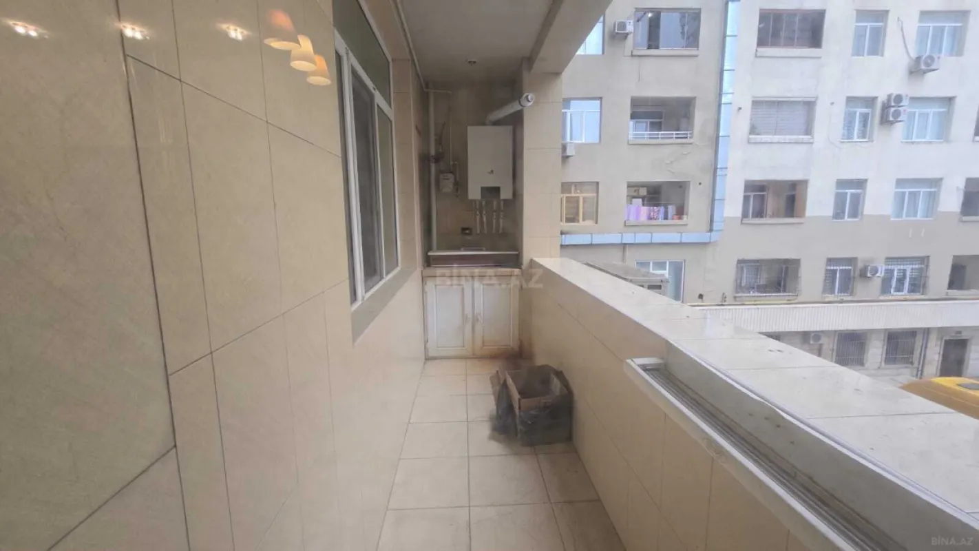 Satılır 3 otaqlı mənzil 157 m²