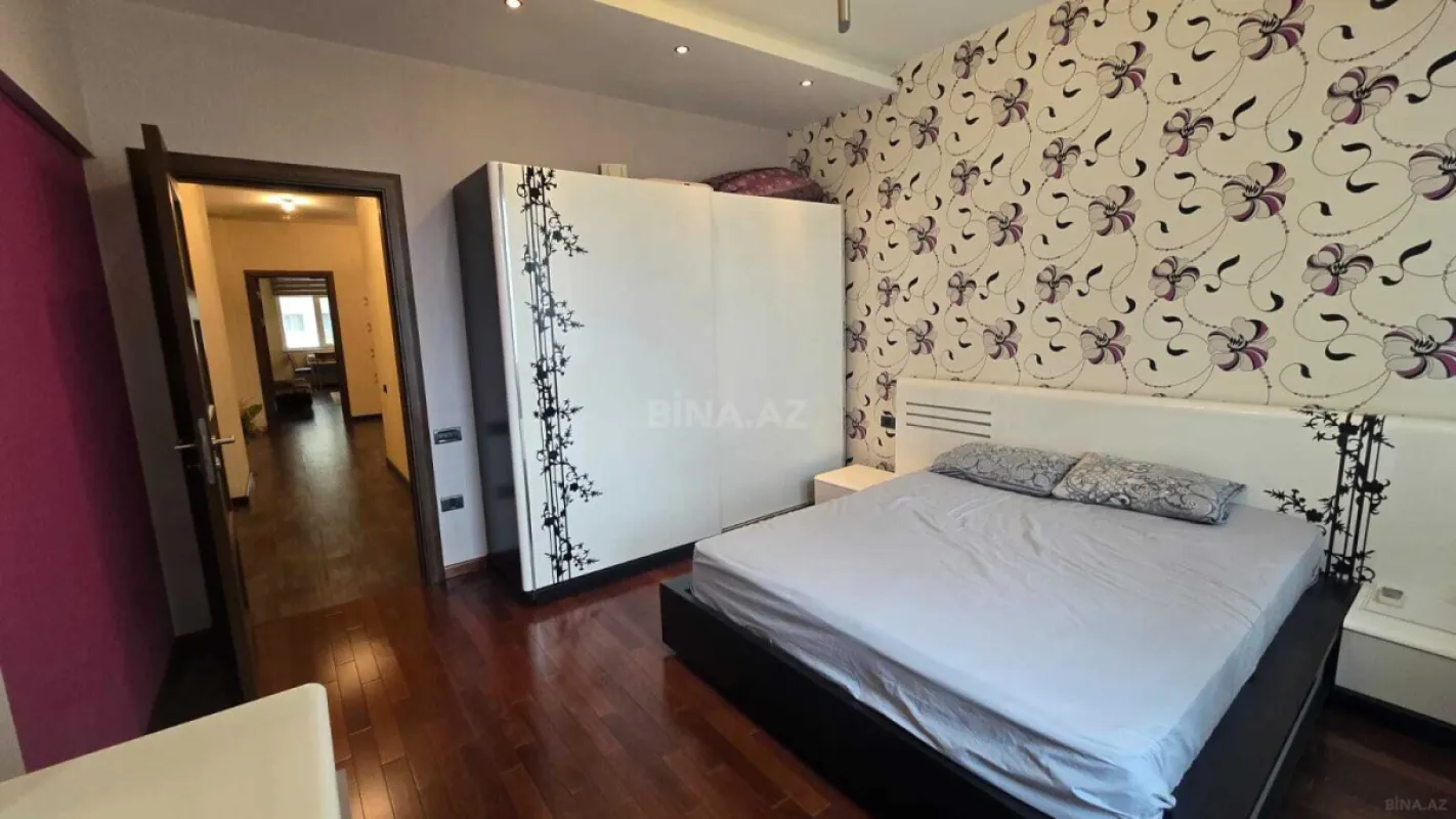 Satılır 3 otaqlı mənzil 157 m²