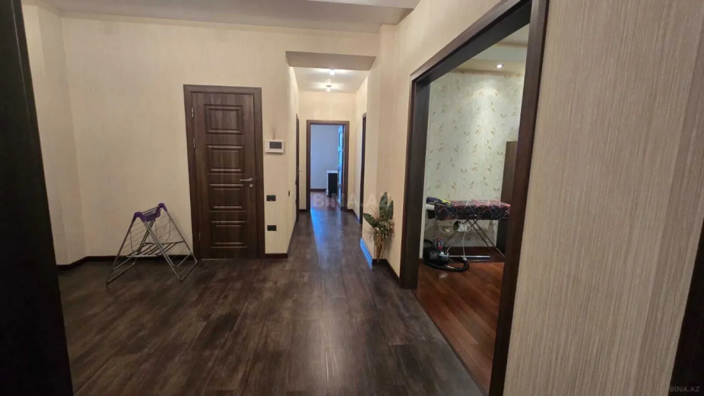 Satılır 3 otaqlı mənzil 157 m²