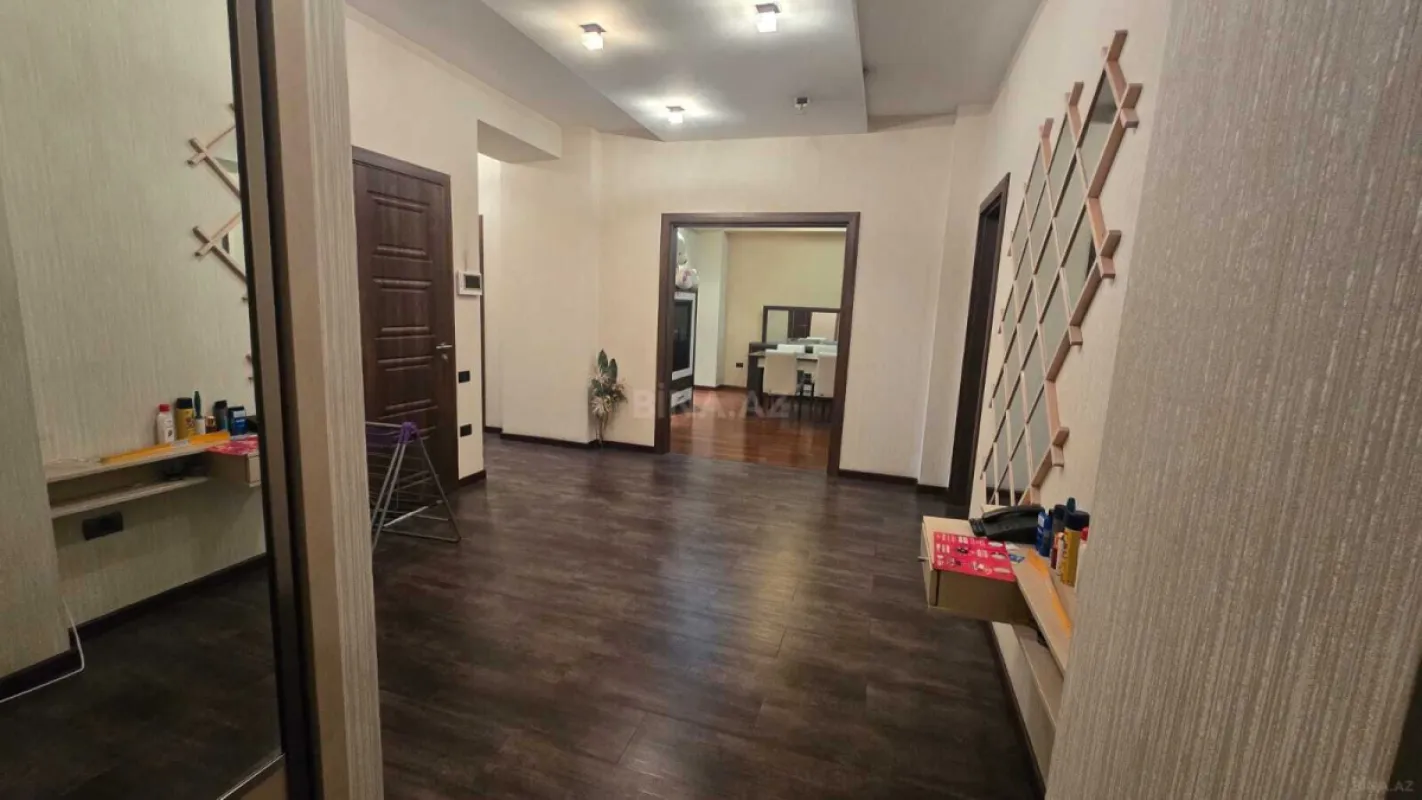 Satılır 3 otaqlı mənzil 157 m²