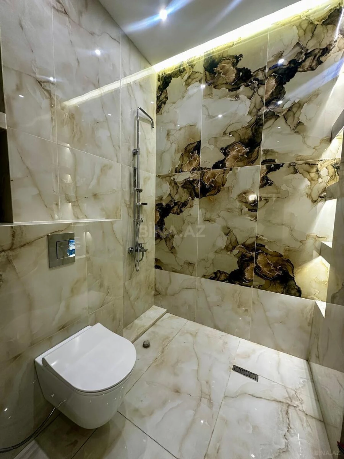 Satılır 4 otaqlı mənzil 148.3 m²