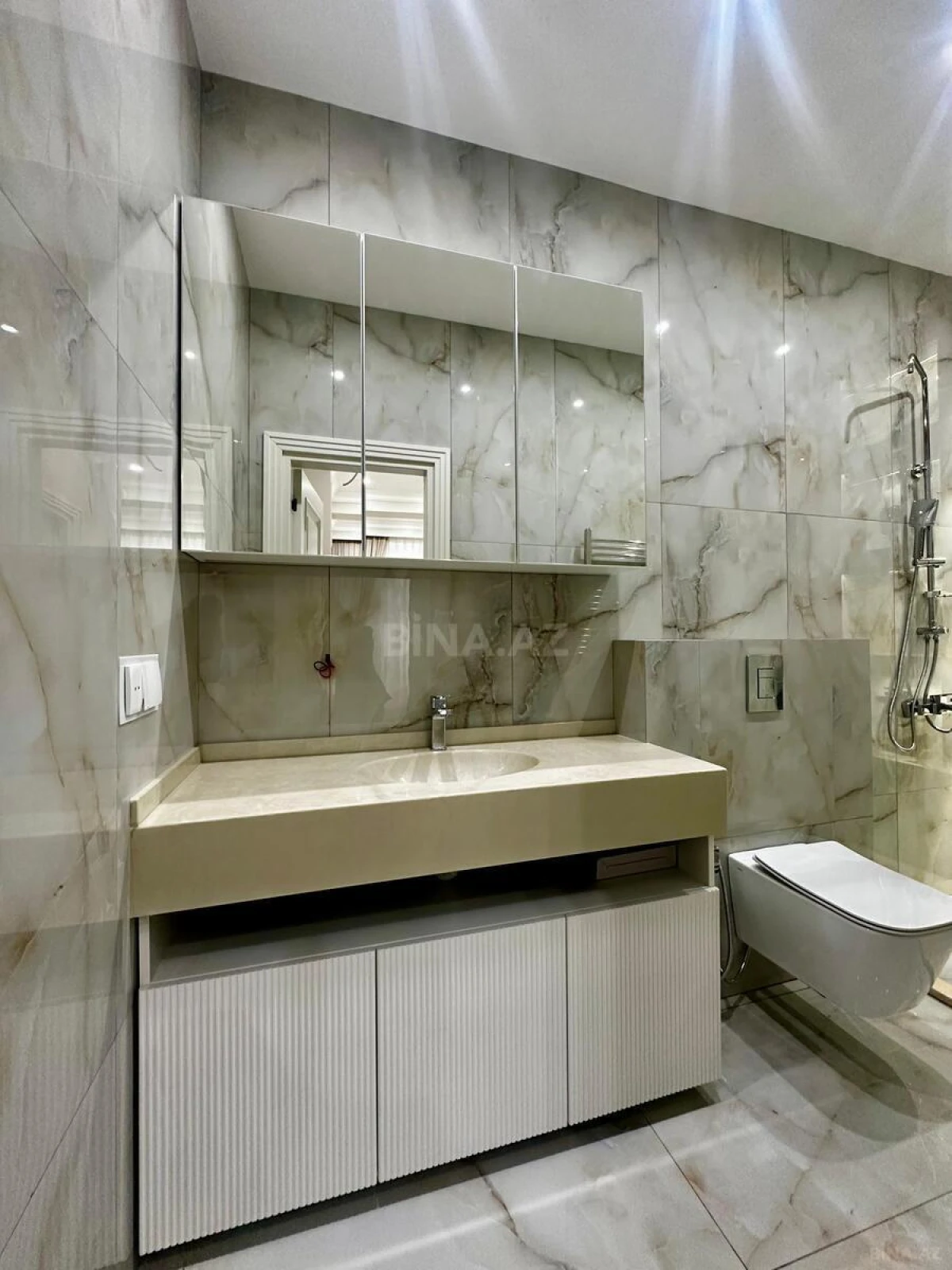 Satılır 4 otaqlı mənzil 148.3 m²