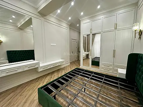 Satılır 4 otaqlı mənzil 148.3 m²