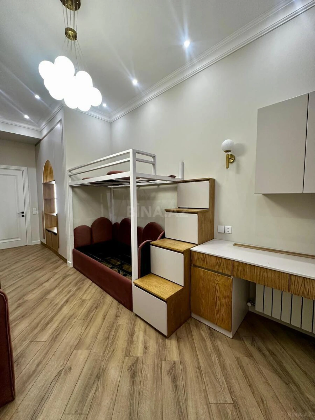 Satılır 4 otaqlı mənzil 148.3 m²