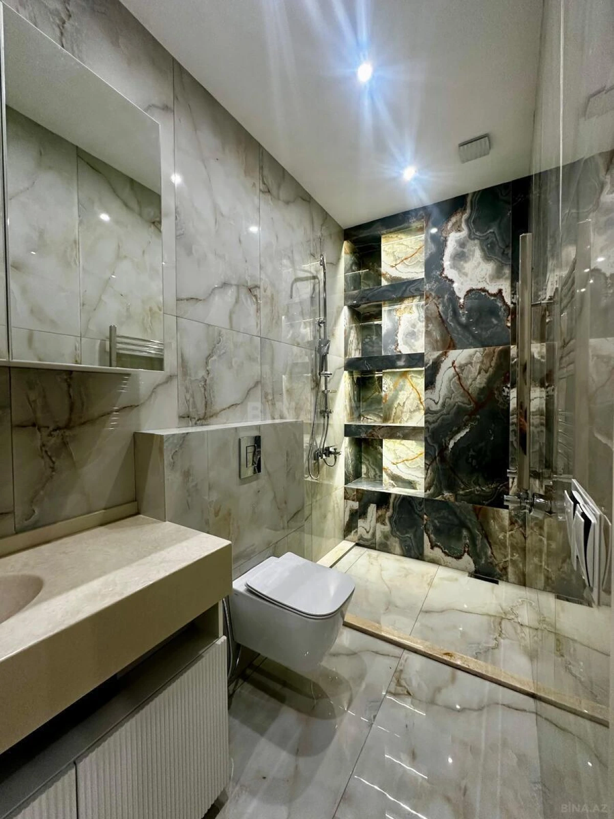 Satılır 4 otaqlı mənzil 148.3 m²