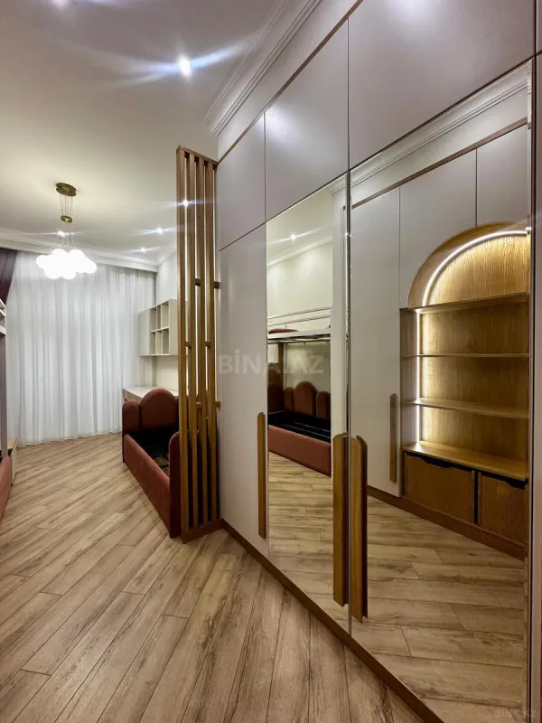 Satılır 4 otaqlı mənzil 148.3 m²