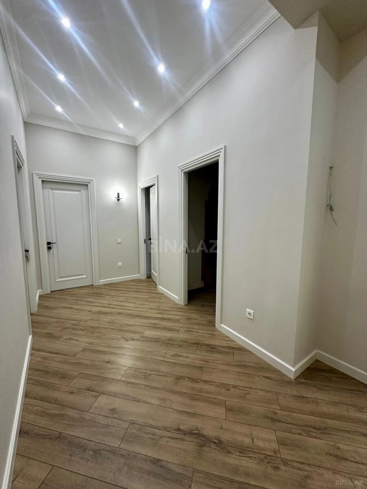 Satılır 4 otaqlı mənzil 148.3 m²