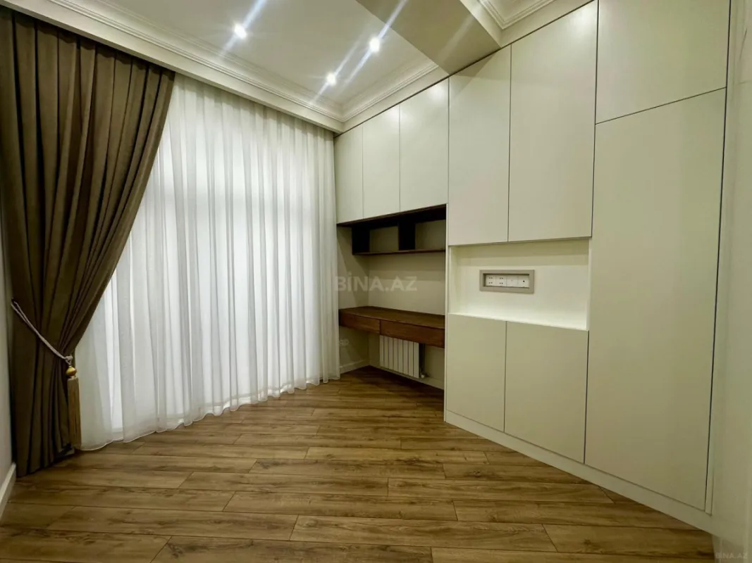 Satılır 4 otaqlı mənzil 148.3 m²
