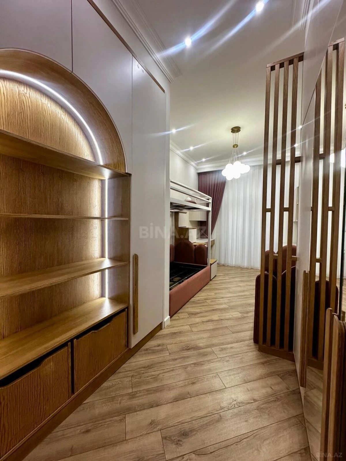 Satılır 4 otaqlı mənzil 148.3 m²