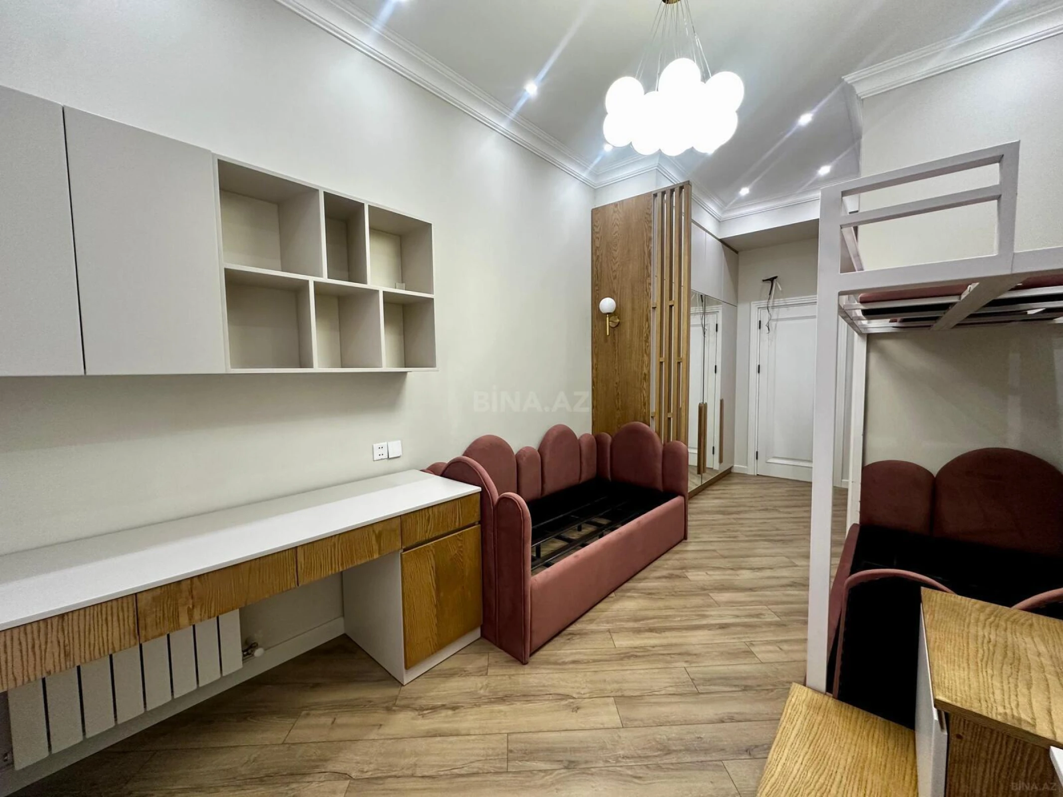 Satılır 4 otaqlı mənzil 148.3 m²