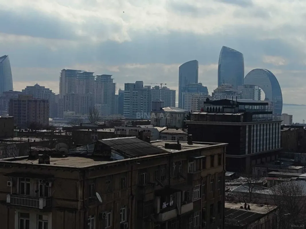 Satılır 4 otaqlı mənzil 148.3 m²