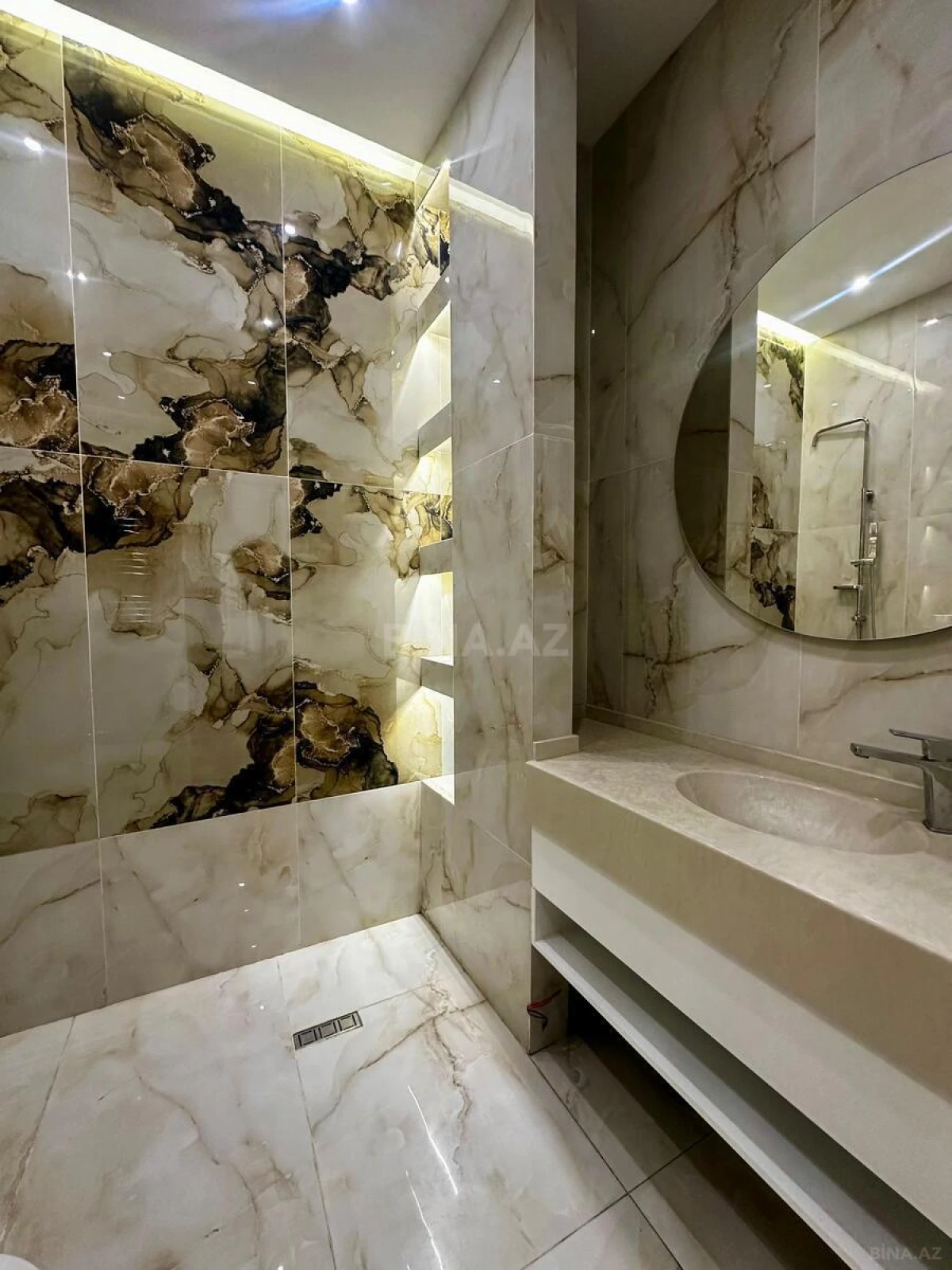 Satılır 4 otaqlı mənzil 148.3 m²