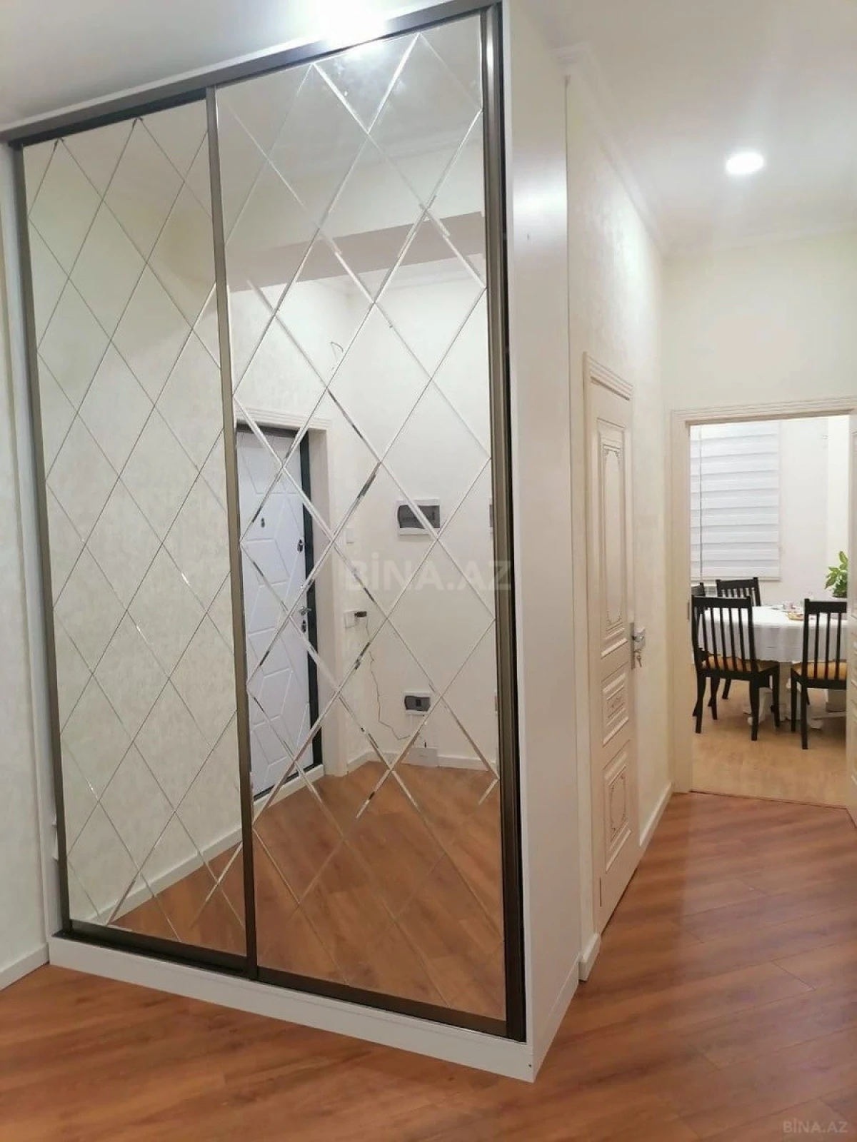 Satılır 2 otaqlı mənzil 86 m²