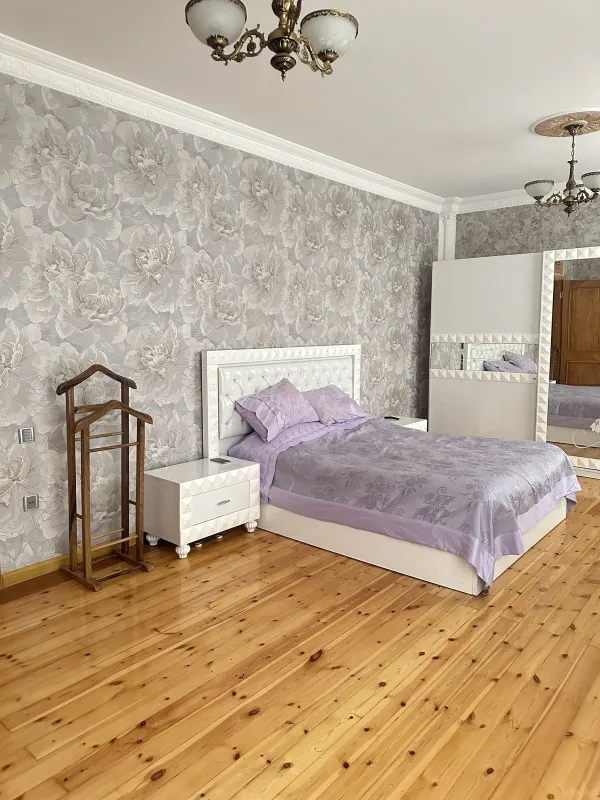 Satılır 7 otaqlı həyət evi 335 m²