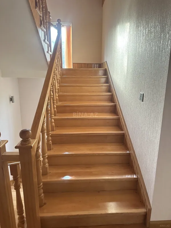 Satılır 7 otaqlı həyət evi 335 m²