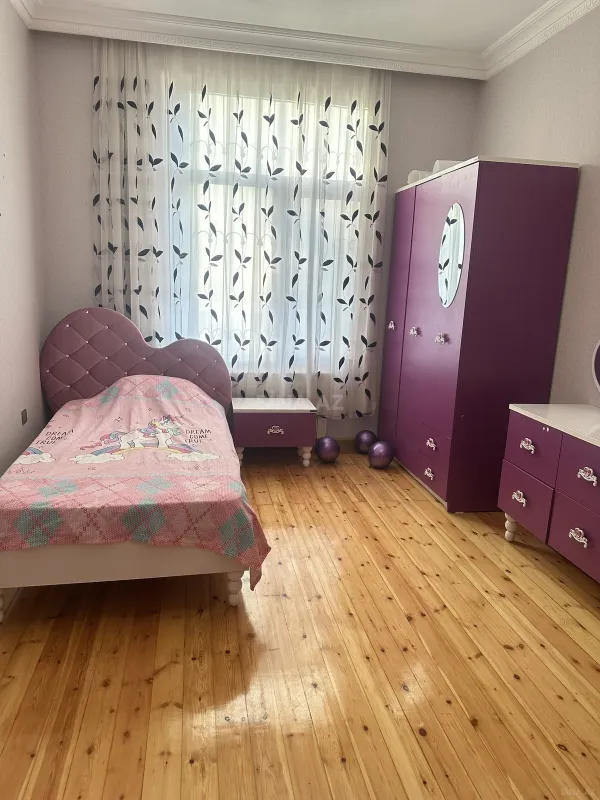 Satılır 7 otaqlı həyət evi 335 m²