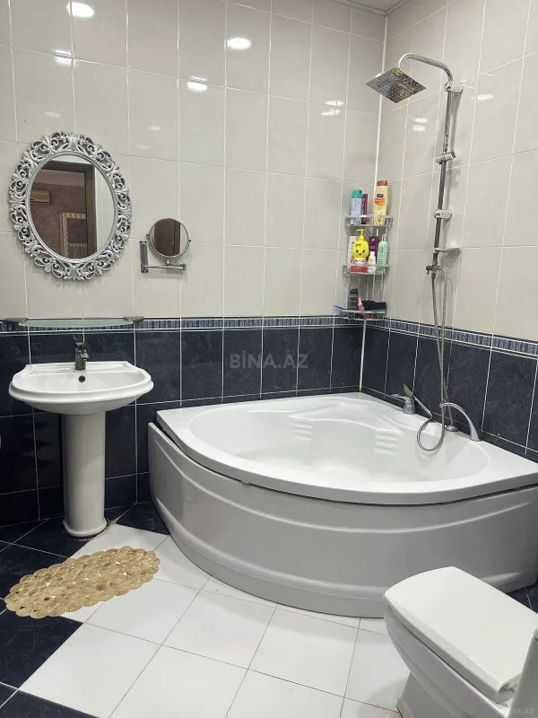 Satılır 7 otaqlı həyət evi 335 m²