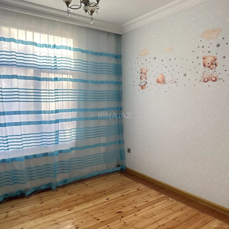 Satılır 7 otaqlı həyət evi 335 m²