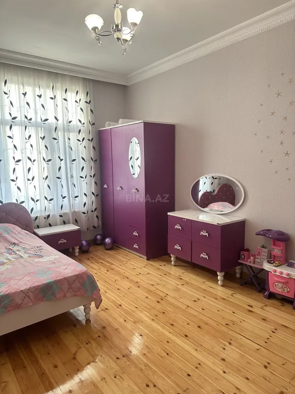 Satılır 7 otaqlı həyət evi 335 m²