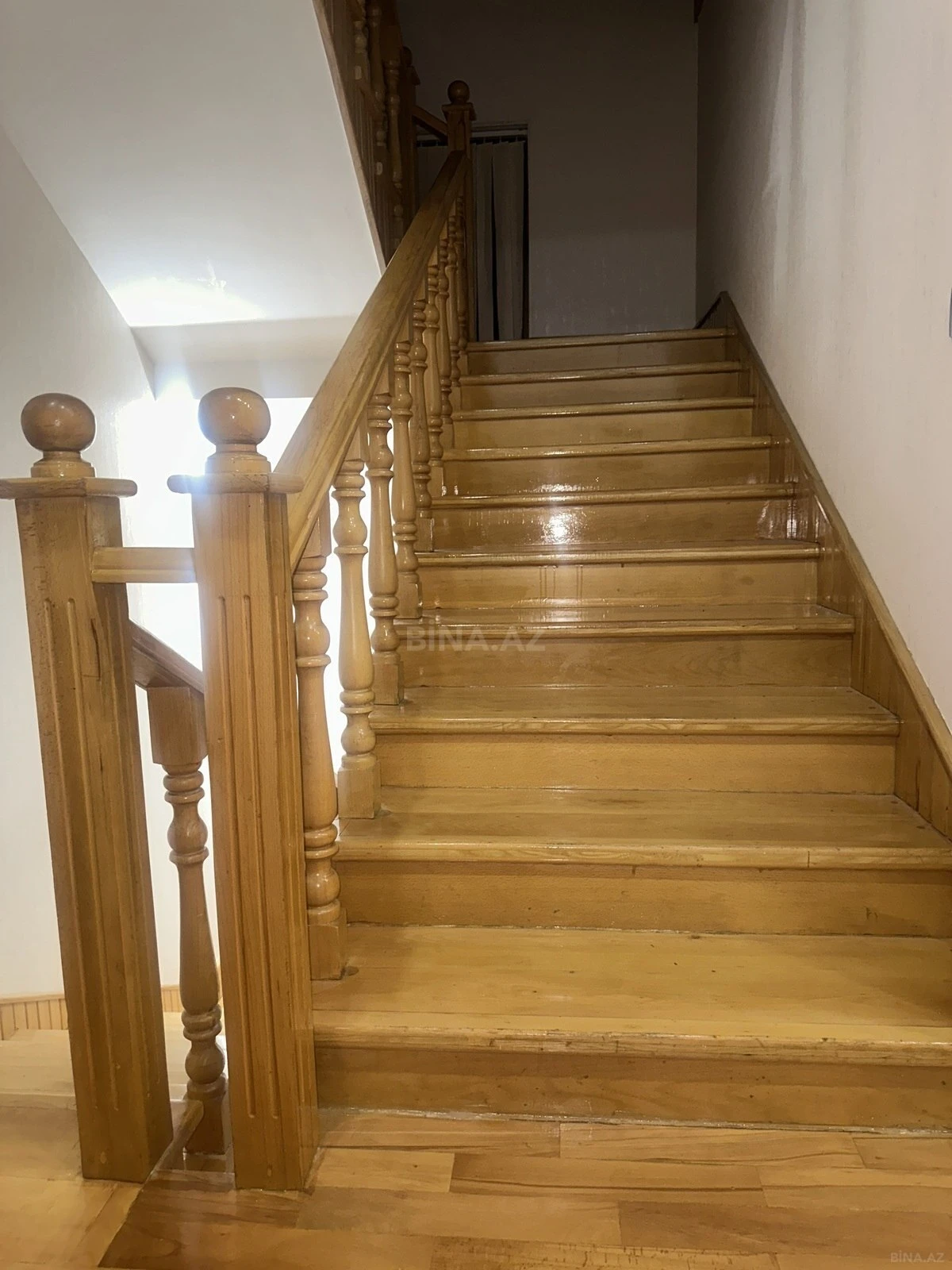 Satılır 7 otaqlı həyət evi 335 m²