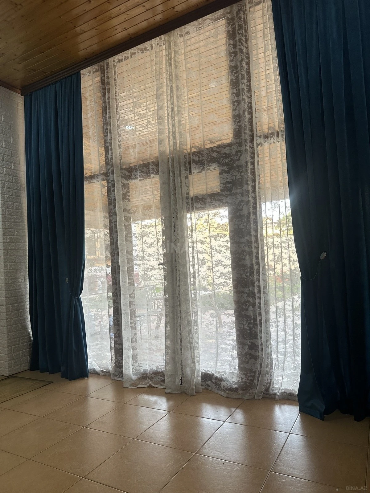 Satılır 7 otaqlı həyət evi 335 m²