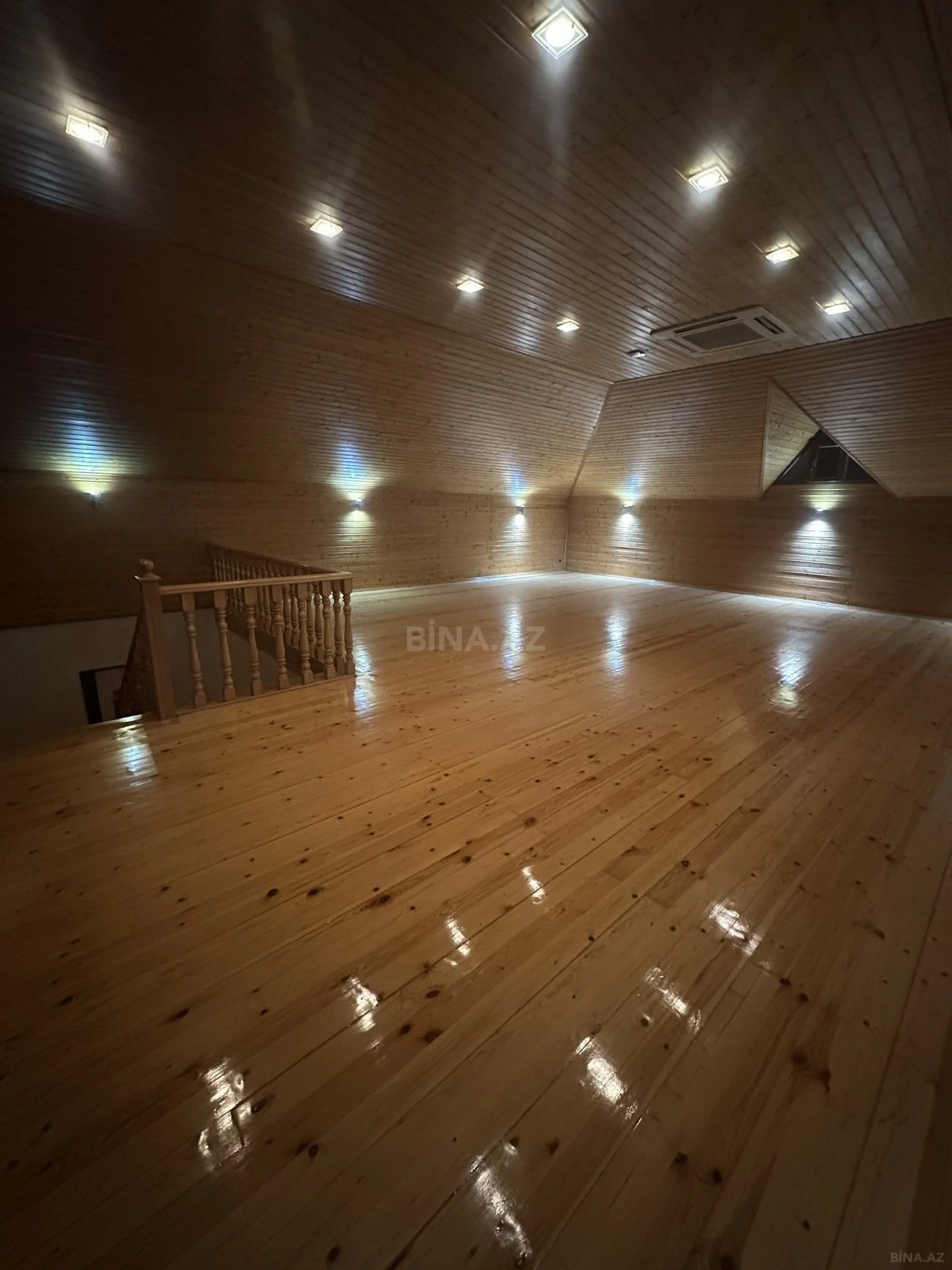 Satılır 7 otaqlı həyət evi 335 m²