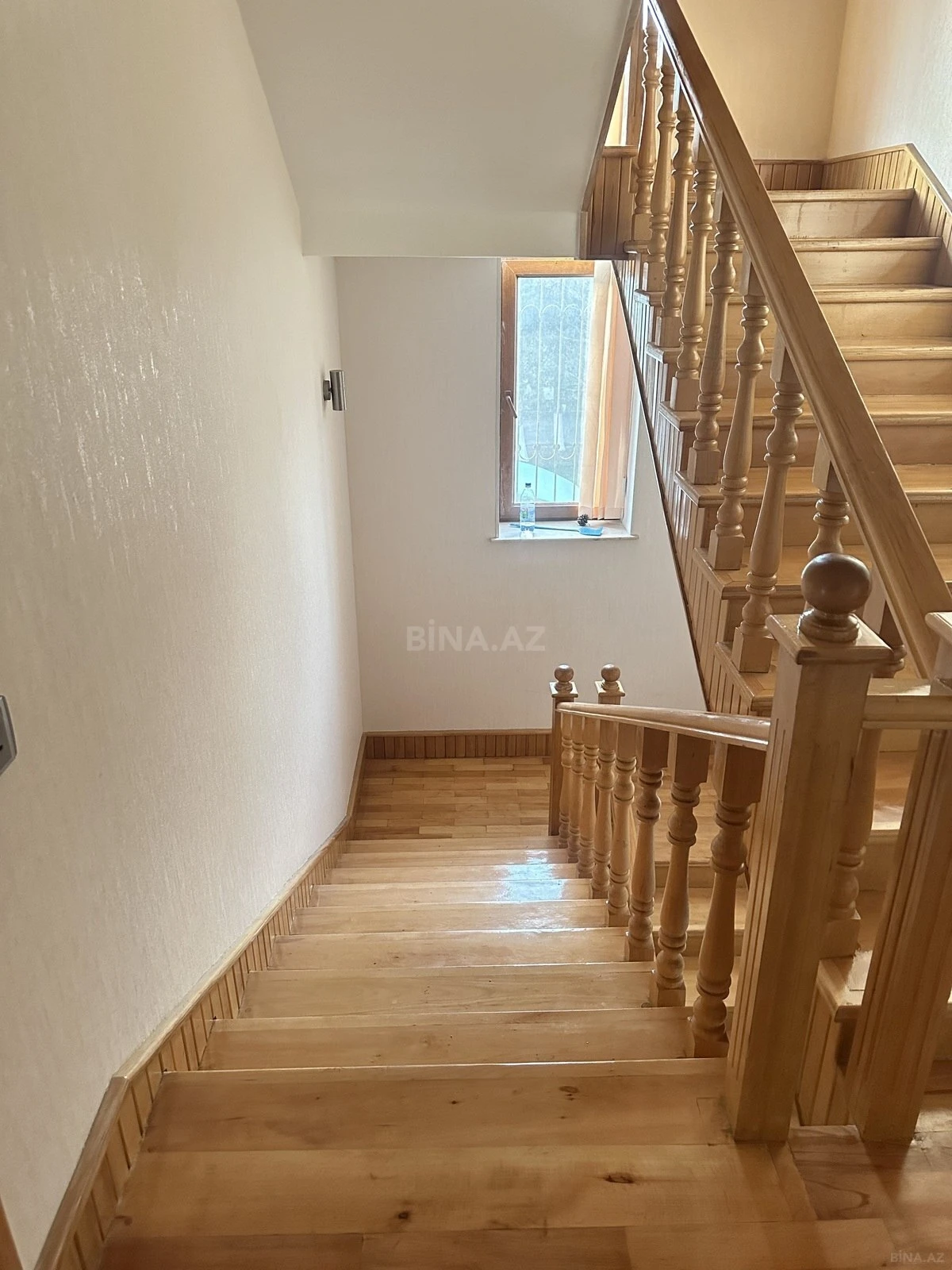 Satılır 7 otaqlı həyət evi 335 m²