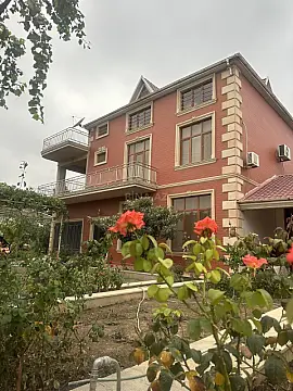 Satılır 7 otaqlı həyət evi 335 m²